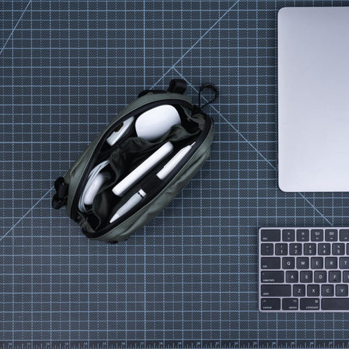 medium-green-tech-bag-variant_ids-39922324963408