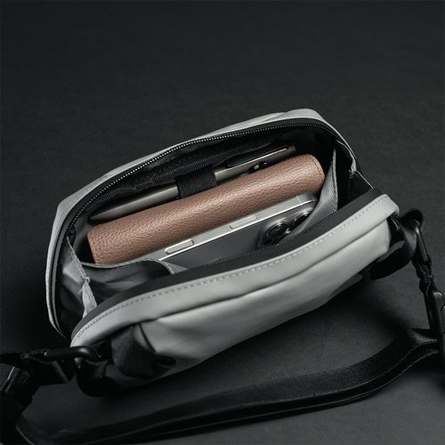 makalu-gray-medium-tech-bag-interior-packed-out-variant_ids-40986032341072