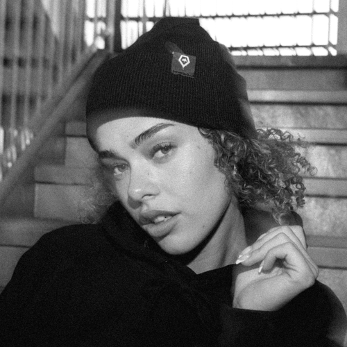 h-o-e-fw-2024-beanie-close-up-on-female-variant_ids-40910130249808