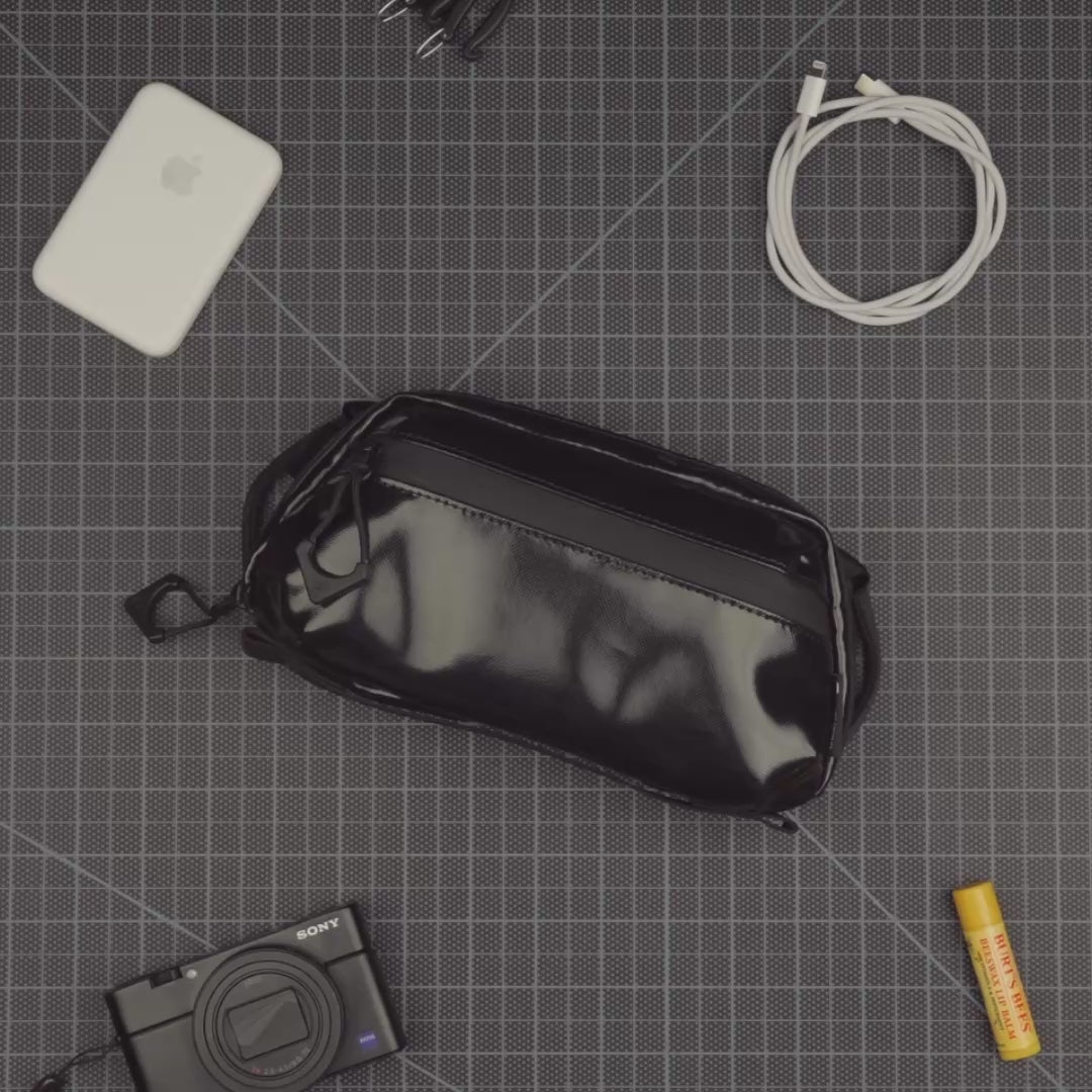 Tech Bag Medium in High-Gloss Black – WANDRD Gear